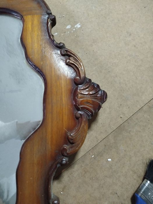 Espelho de madeira clássico