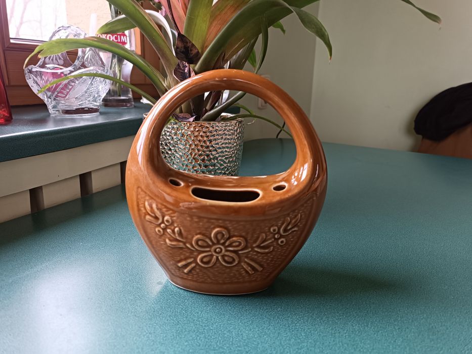 Ozdobny ceramiczny koszyczek