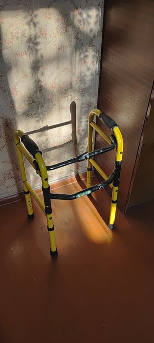 Ходунки для реабілітації