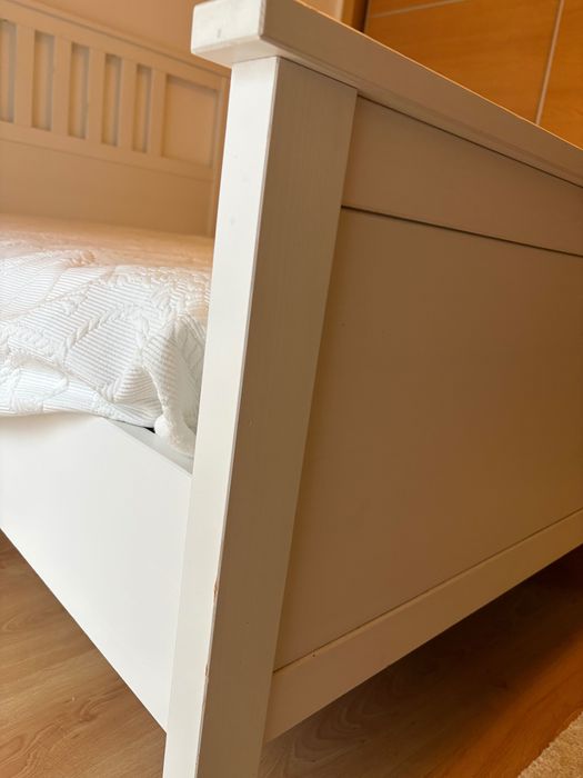 Cama Hemnes com estrado, colchão e sobre colchão