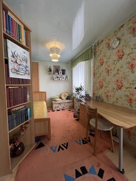 Квартира 3 кімнатна в центрі міста + гараж