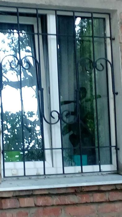 Продам решетку на окно