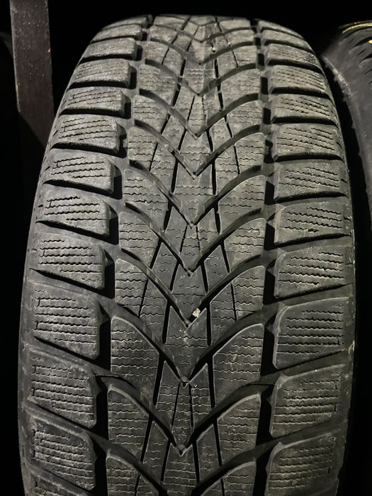 666 Зимние шины R18 215/55 Dunlop DSST
