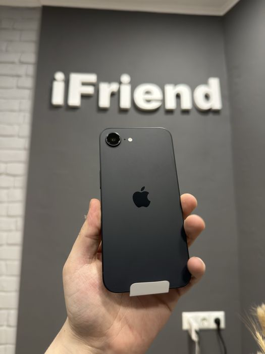 Open IPhone 16e 128 Gb Black/White,1 рік гарантії від магазину.