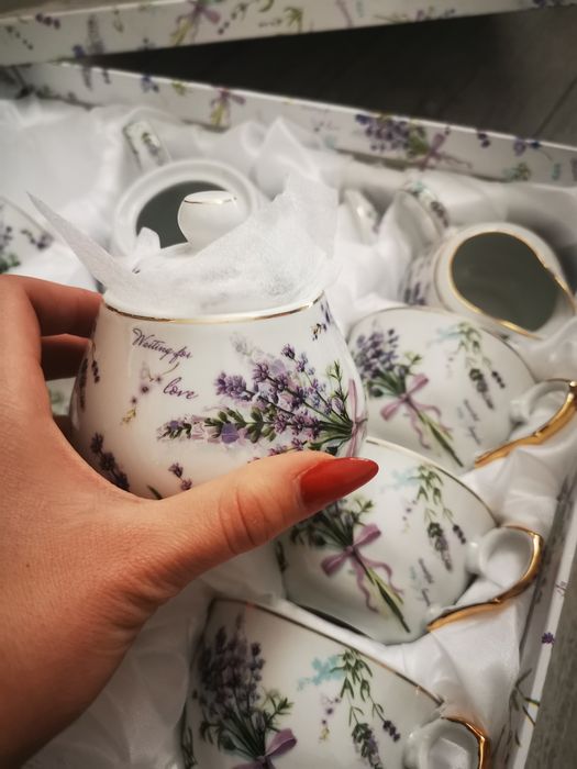 Nowy serwis porcelanowy w lawendę z pudełkiem