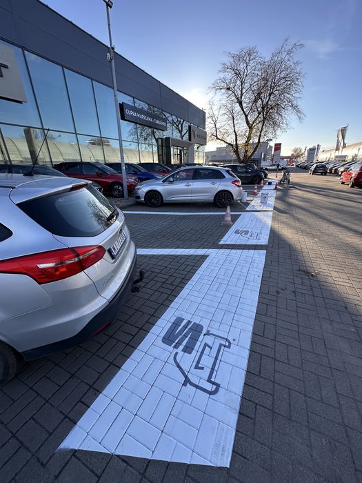 Malowanie pasów oznakowanie poziome pasy linie znaki farba drogowa