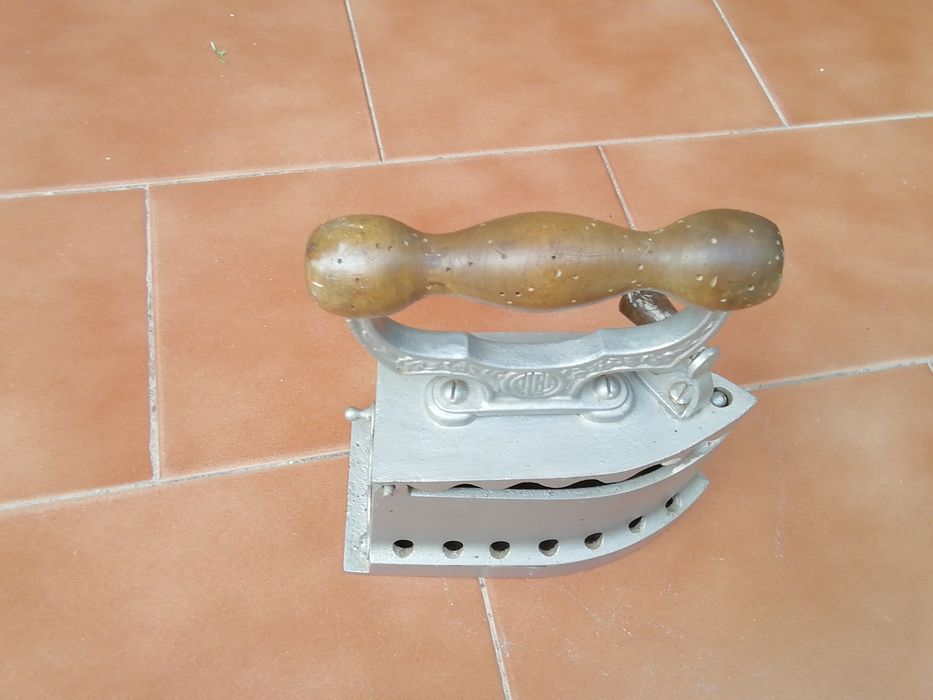 Ferro antigo em ferro