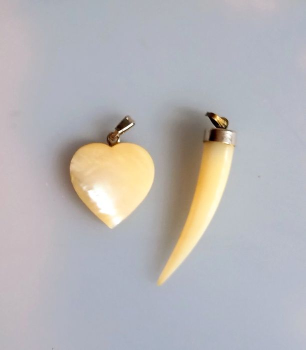 Pingentes com pedras e madrepérola.Veja fotos.