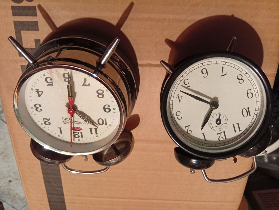 Zegar budzik dwie sztuki