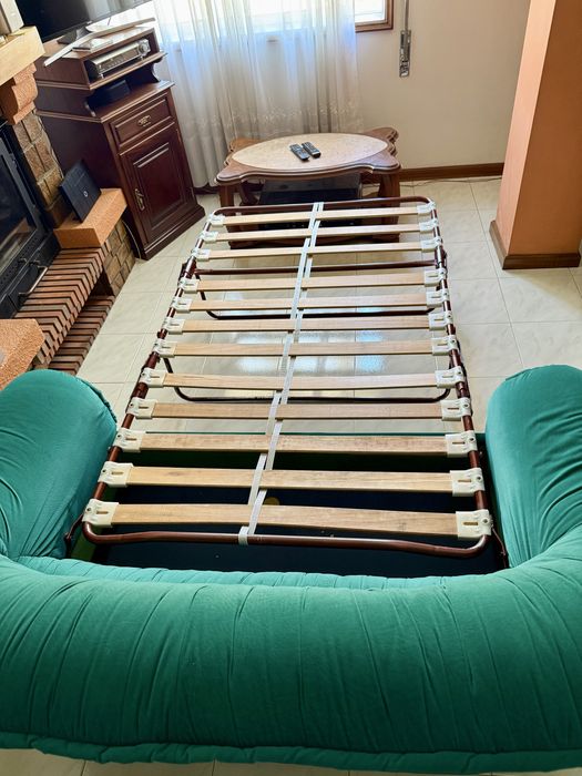 Sofá cama e dois sofás individuais