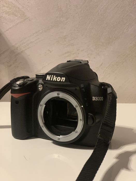 Зеркалка Nikon D3000 + обьектив 18-55 kit + сумка с флешкой