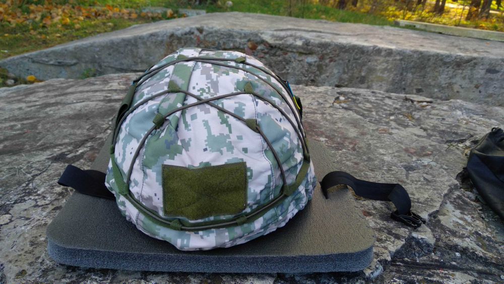 Кавер на каску пиксель.