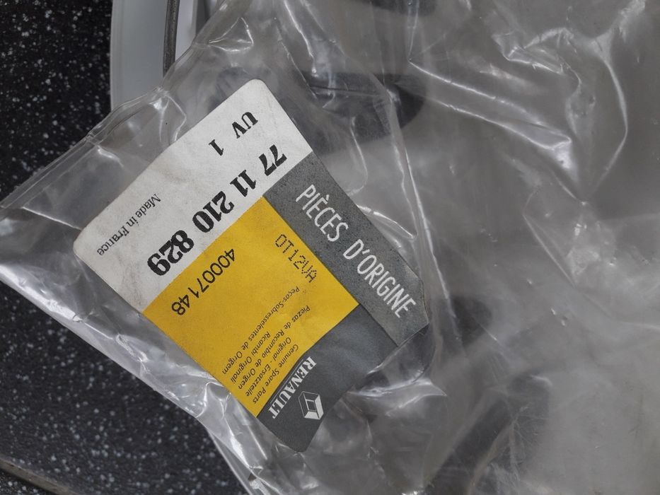 (21) Kołpak 15" - Renault (1 szt - NOWY)