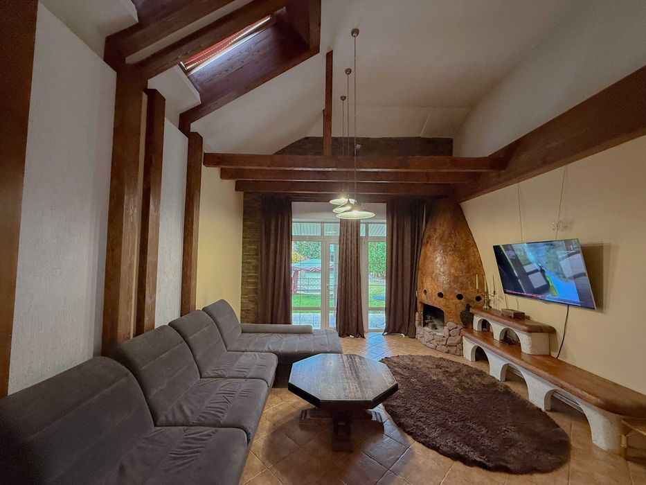 Продам приватний будинок з земельною ділянкою