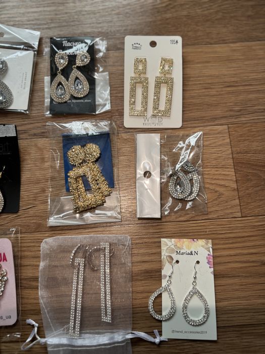 Сережки нові