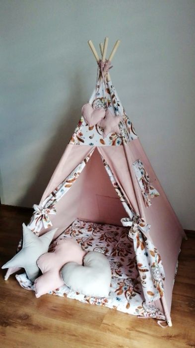 Namiot tipi z matą i poduszkami