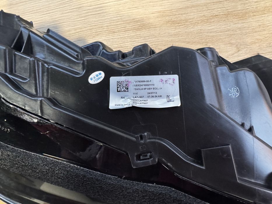 Фари на Tesla Model 3 HIGHLAND ЄВРОПА. Оригінал.