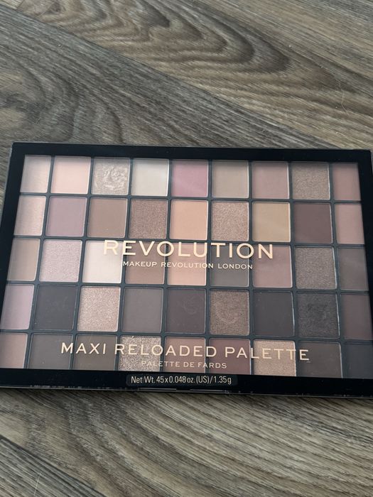 Палетка тіней Makeup Revolution Maxi Reloaded Palette