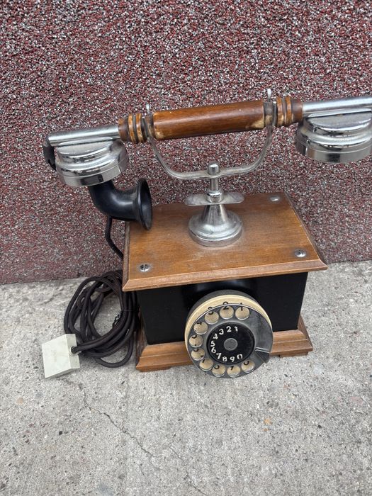 Telefon antyczny