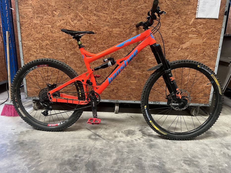 Bicicleta banshee rune mullet