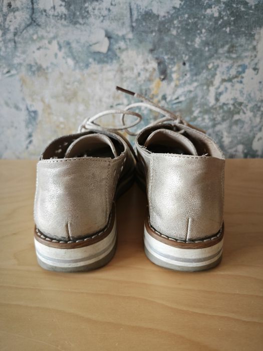 Złote buty ze skóry 36