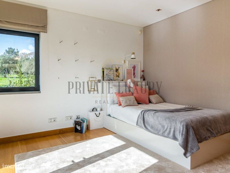 Moradia Exclusiva T5 com Piscina Interior e Exterior, Ginásio e Vis...