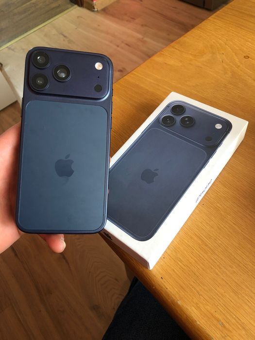 Telefon iPhone pro MAX 2tb Deep blue model a3526