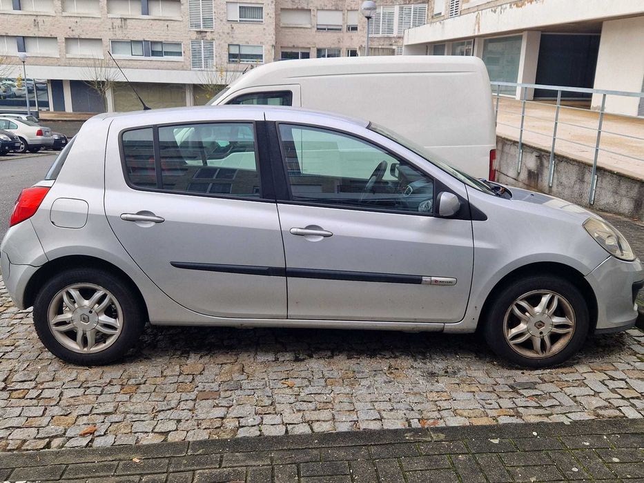 Vendo Renault Clio Rip Curl, em bom estado geral.