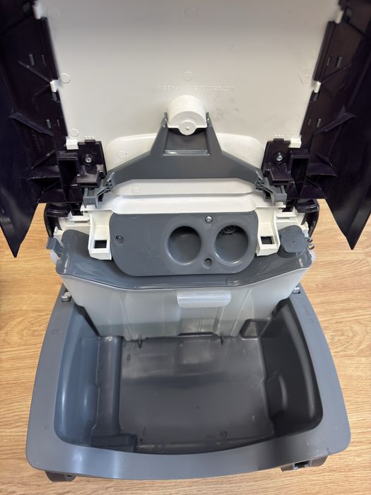 Пилосос миючий з аквафільтром Bosch, повний комплект