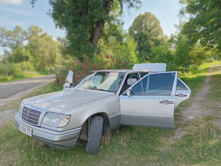 Продається Wercedes-Bens w124. Мотор 2.5.Корoбка механіка