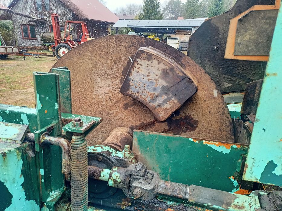 Rębak spalinowy do gałęzi