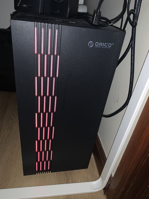 Pc torre +monitor +secretaria