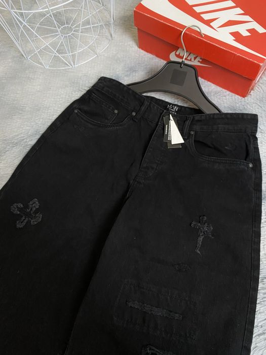 Продам мужские джинсы чорные багги с крестами Boohoo