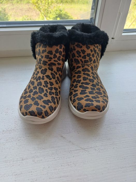 Нові черевики Skechers 38