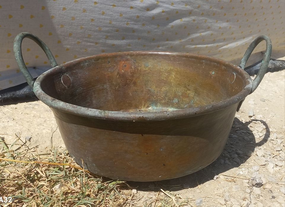 Tacho/alguidar antigo em latão.