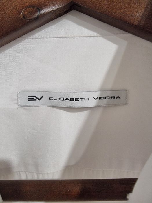 Camisa de fato branca