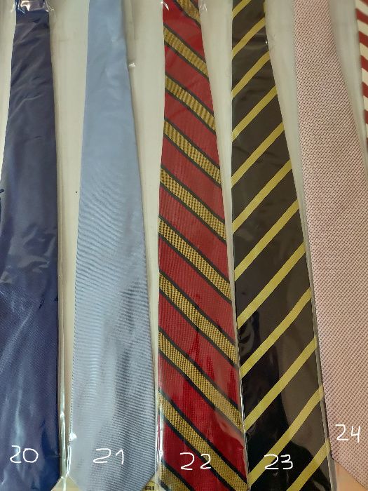 Gravatas (várias marcas, em bom estado)