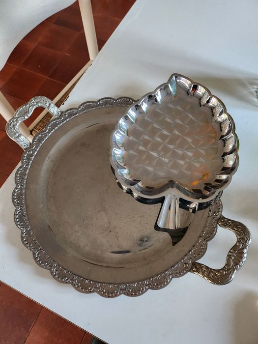 Bandejas  bonitas de praticidade rara.