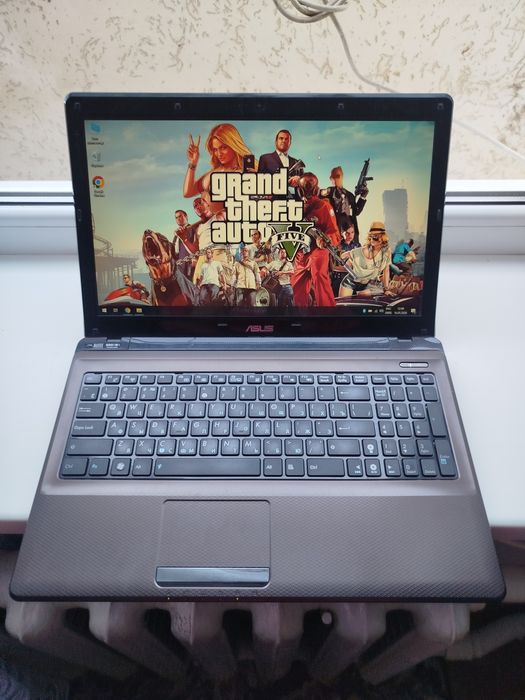 Ноутбук Asus 15.6" батарея 2 години