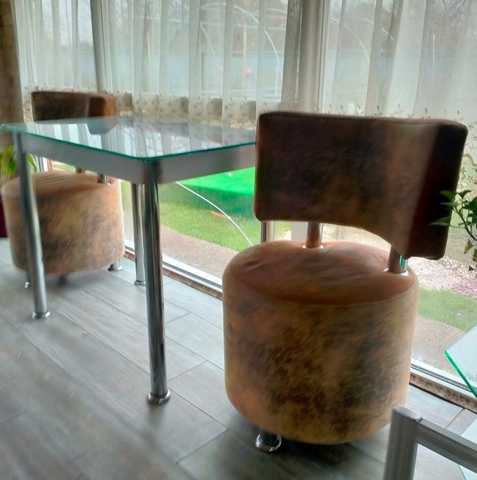 Кухонный стол и стулья