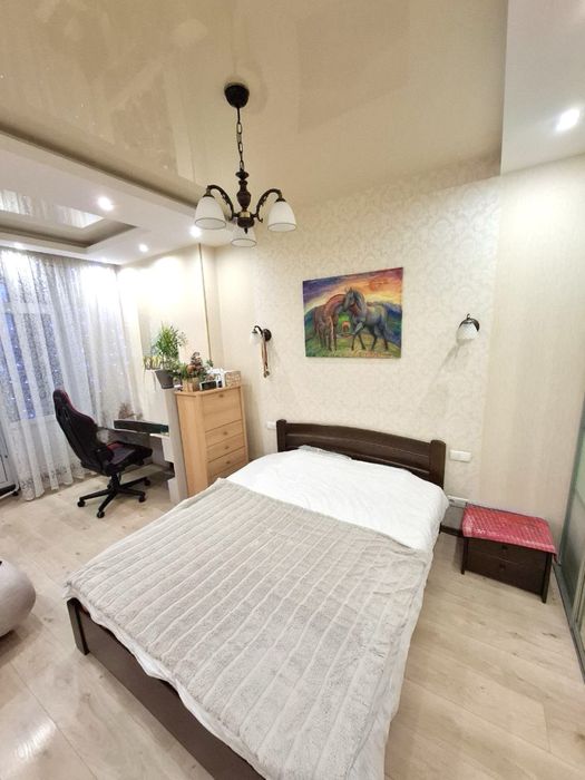 Продається 2 -кімнатна квартира центр