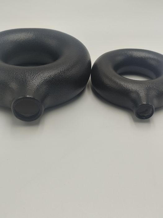 Nowoczesny zestaw 2 wazonów ceramicznych czarne donuty dekoracyjne