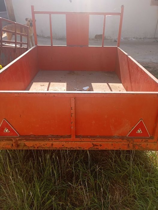 Reboque atrelado para trator ou carro