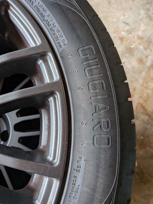 Jantes com pneus VW transporter T5 T6 em muito bom estado