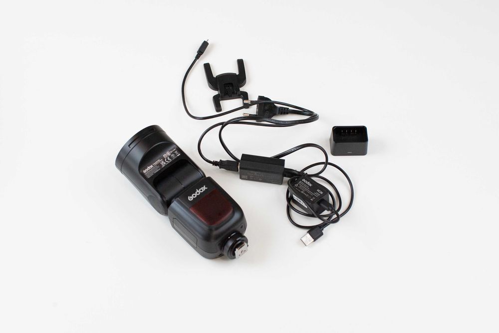 Flash Godox V1-S (para Sony) - Cabeça Redonda com Carregador e Acessórios