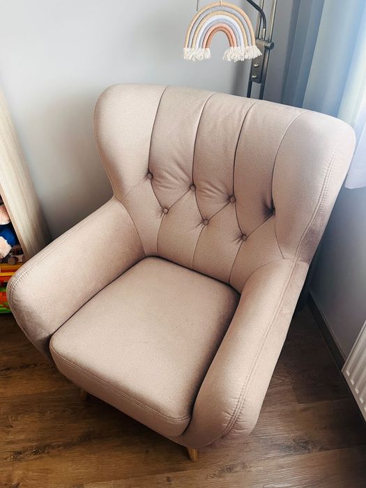 Fotel jasno bezowy KELSO