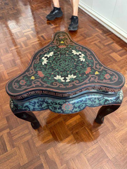 Mesa baixa chinesa em madeira lacada pintada à mão