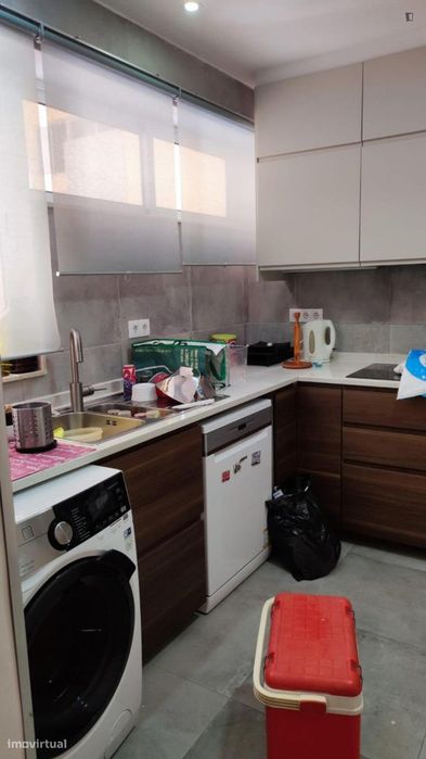 Quarto - localizado em Chelas Lisbon