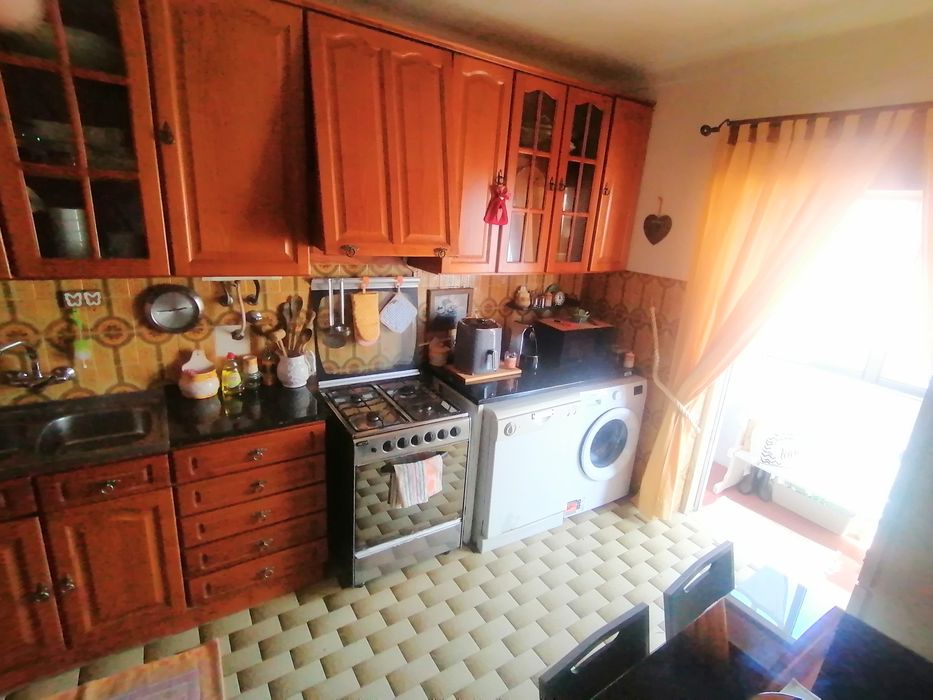 Alugo quarto professores ou outros profissionais deslocadas