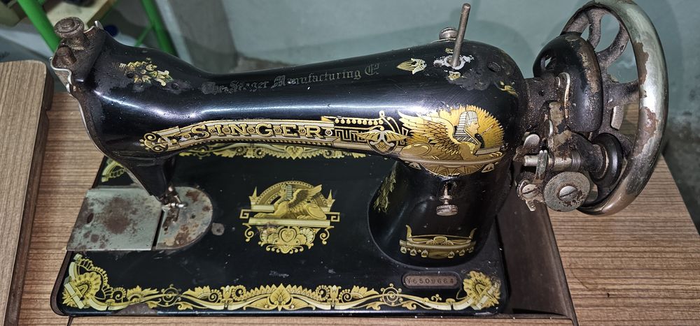 Máquina de costura Singer de 1928 a funcionar